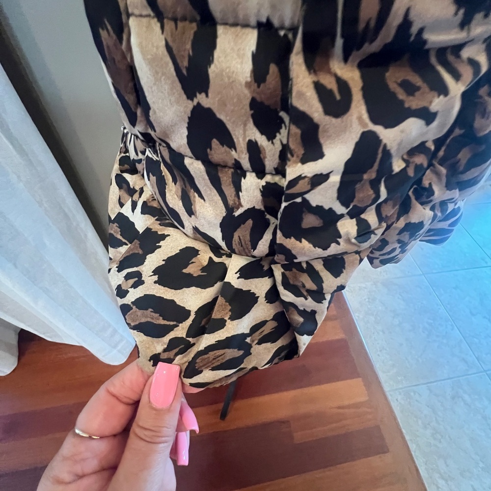 White House Black Market Animal Print puffy vest, zip up, Size Medium - Picture 8 of 13